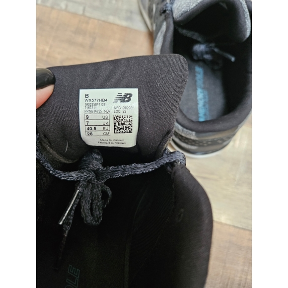New Balance Sneakers - Picture 5 of 6